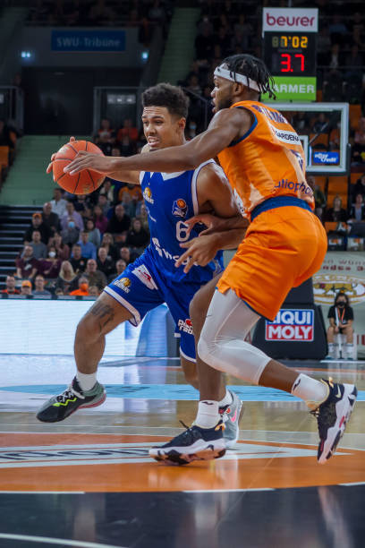 尔在接受采 尔在接受采